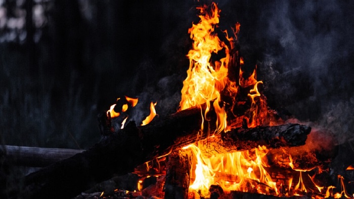 Tìm cách đốt lửa